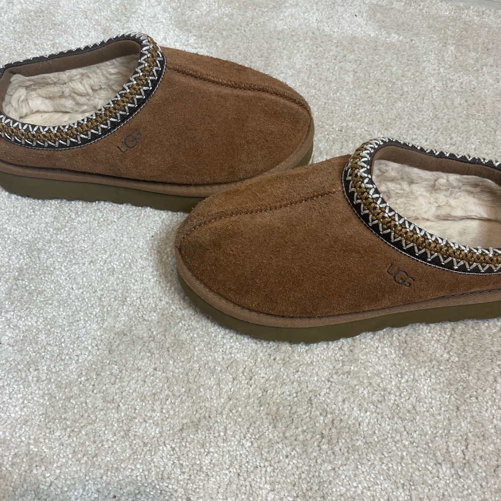 UGG Tasmans